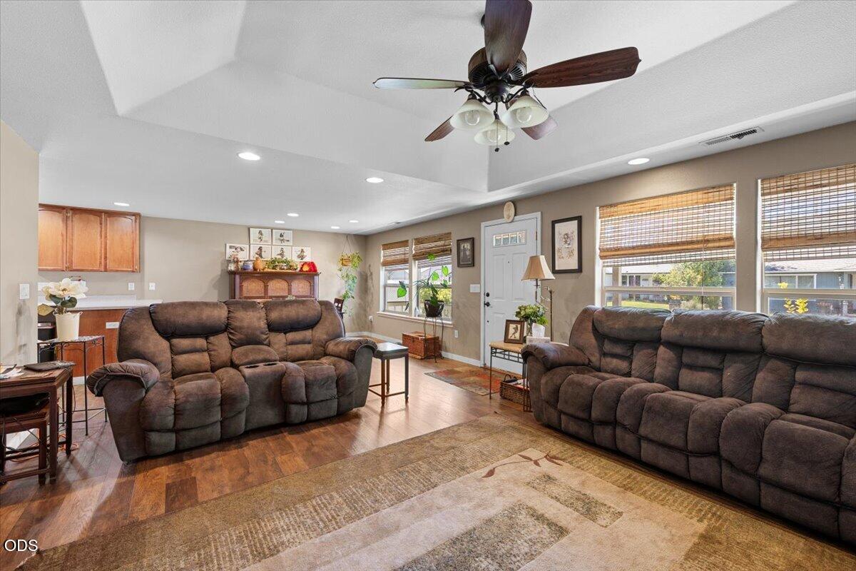 669 Karic Way Eagle Point, OR 97524 - Photo 8 of 20 Gallery Image 8