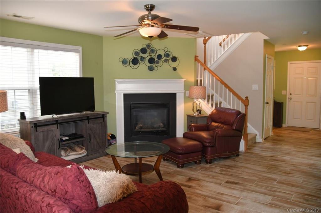 6006 Raisin Tree Lane Charlotte, NC 28215 - Photo 2 of 13 Gallery Image 2