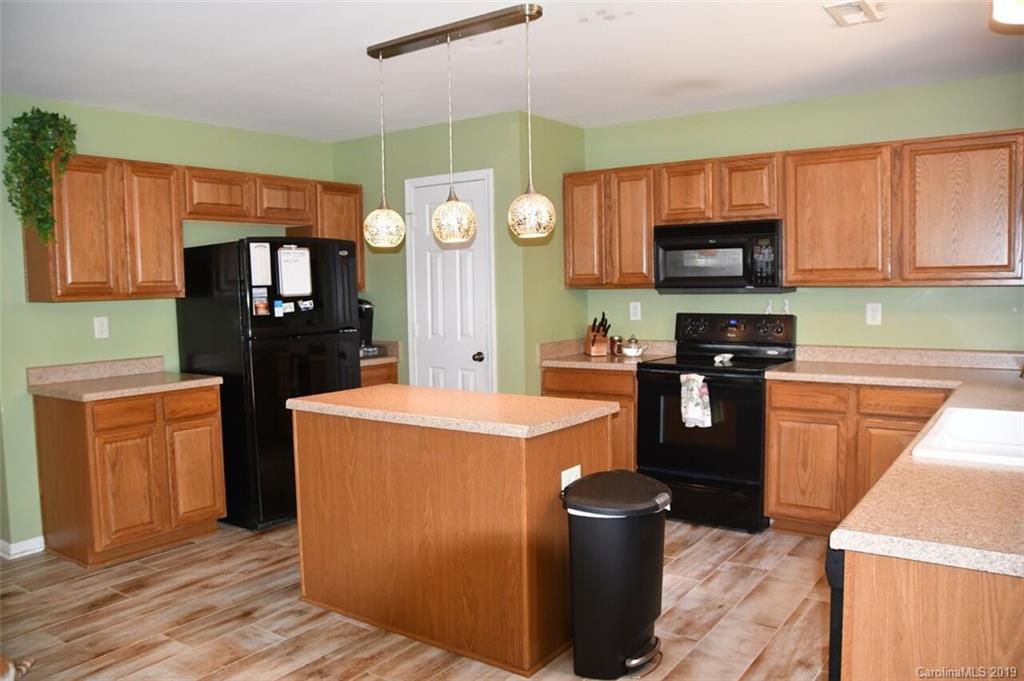 6006 Raisin Tree Lane Charlotte, NC 28215 - Photo 3 of 13 Gallery Image 3