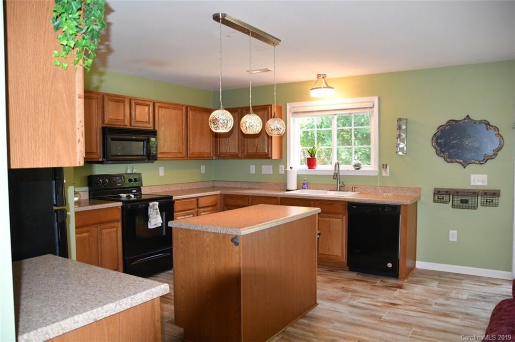 6006 Raisin Tree Lane Charlotte, NC 28215 - Photo 4 of 13 Gallery Image 4