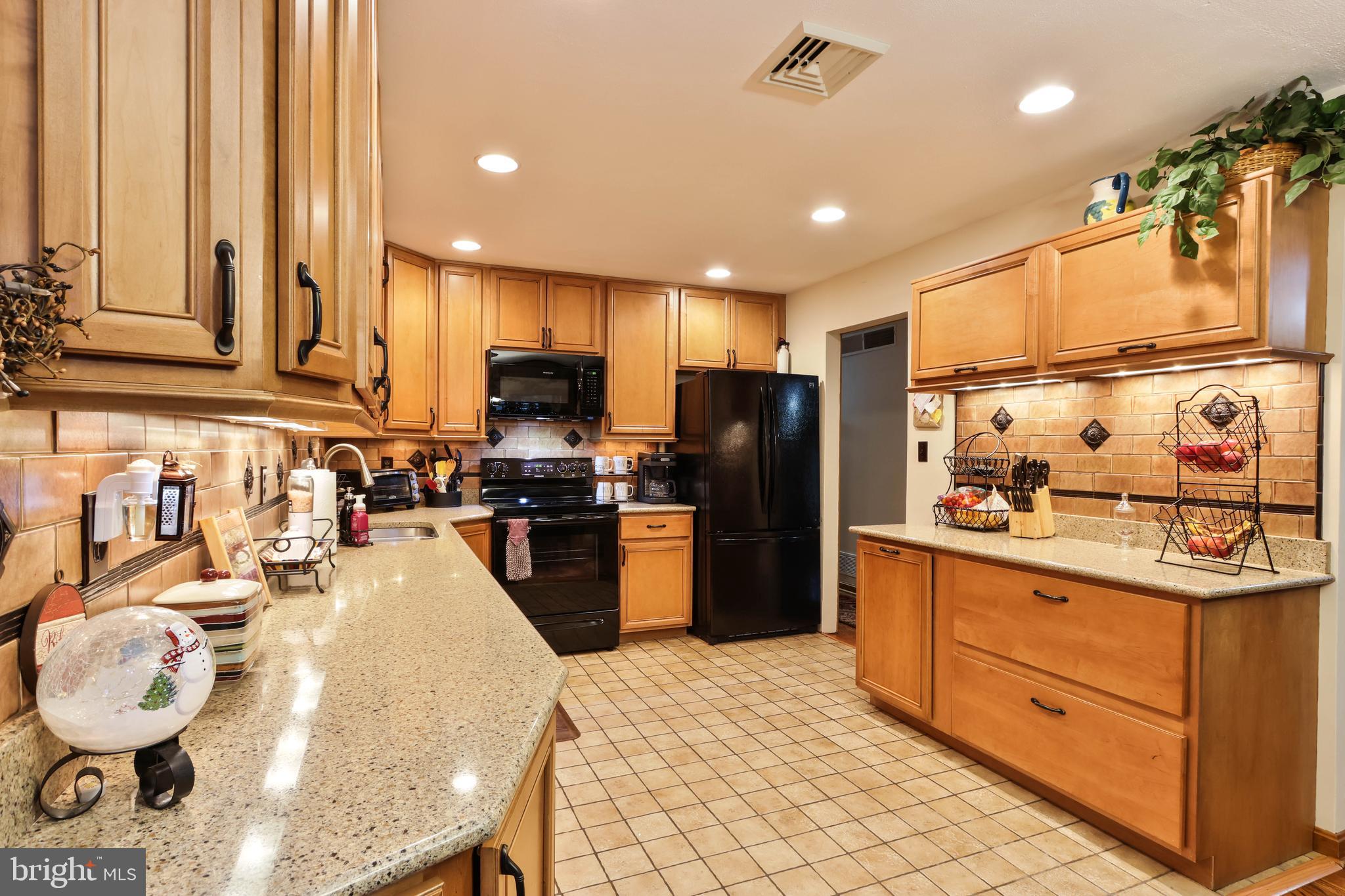 2402 Keeler Road Bath, PA 18014 - Photo 14 of 65