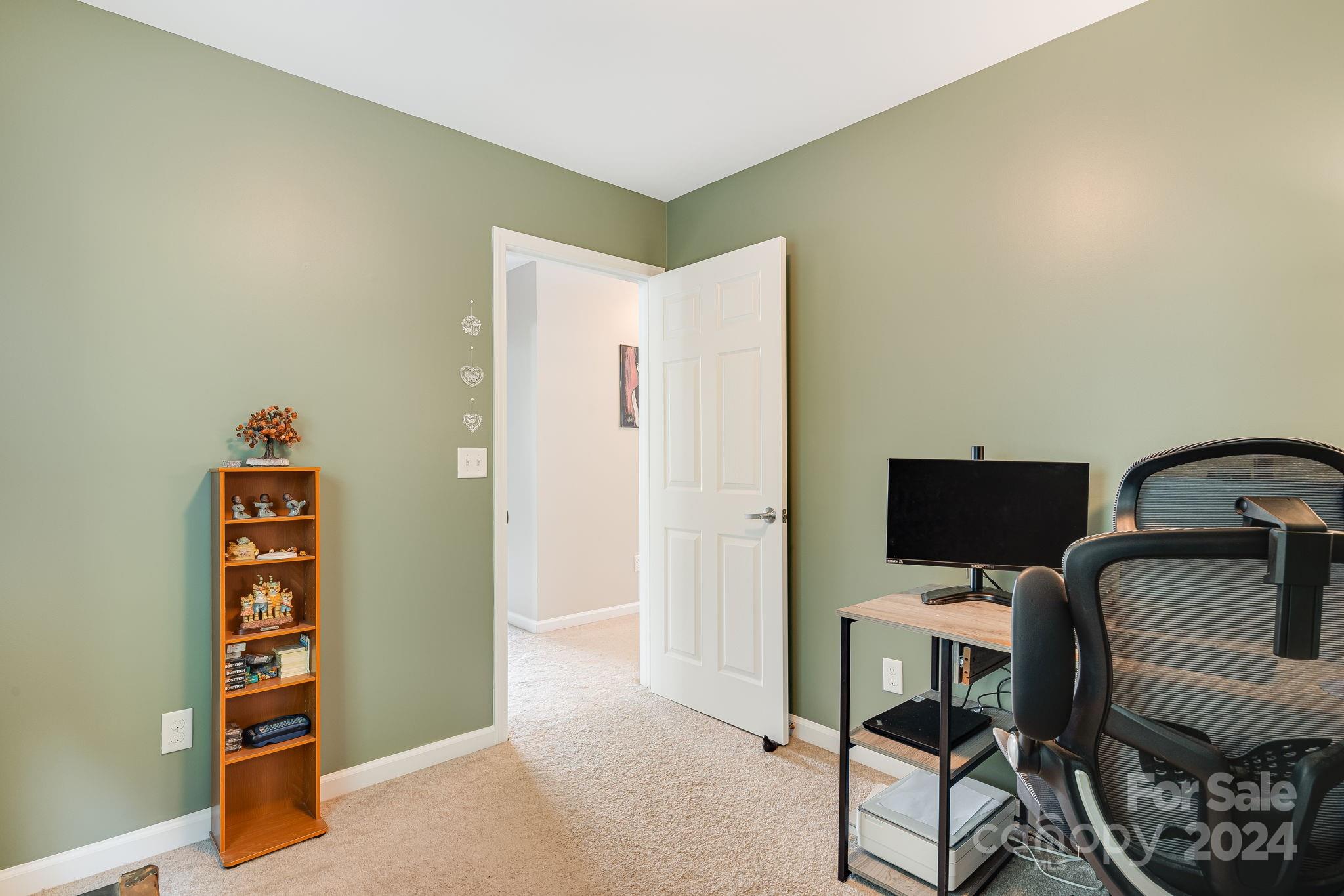 101 Ledbetter Road Arden, NC 28704 - Photo 22 of 34 a bathroom with a sink and a mirror
