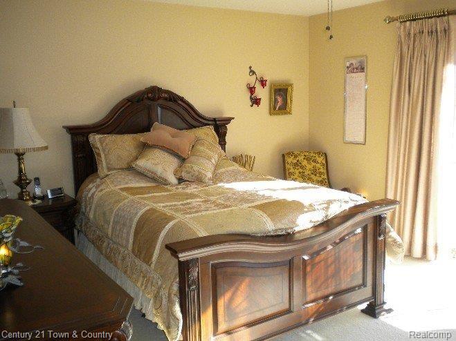 2297 Rochelle Park Drive Rochester, MI 48309 - Photo 17 of 24 Master Bedroom 2.jpg
