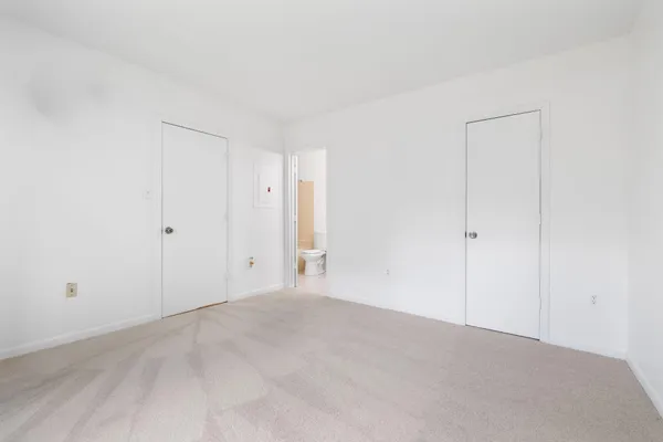 $2,300 | 6910 Victoria Drive, Unit B, Alexandria, VA 22310