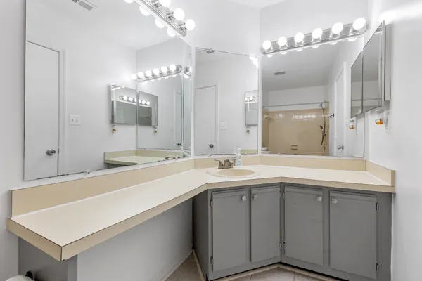 $2,300 | 6910 Victoria Drive, Unit B, Alexandria, VA 22310