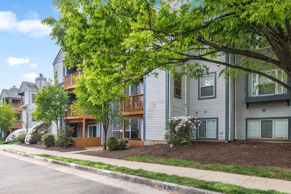 $2,300 | 6910 Victoria Drive, Unit B, Alexandria, VA 22310