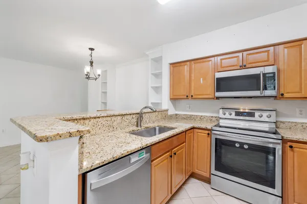 $2,300 | 6910 Victoria Drive, Unit B, Alexandria, VA 22310