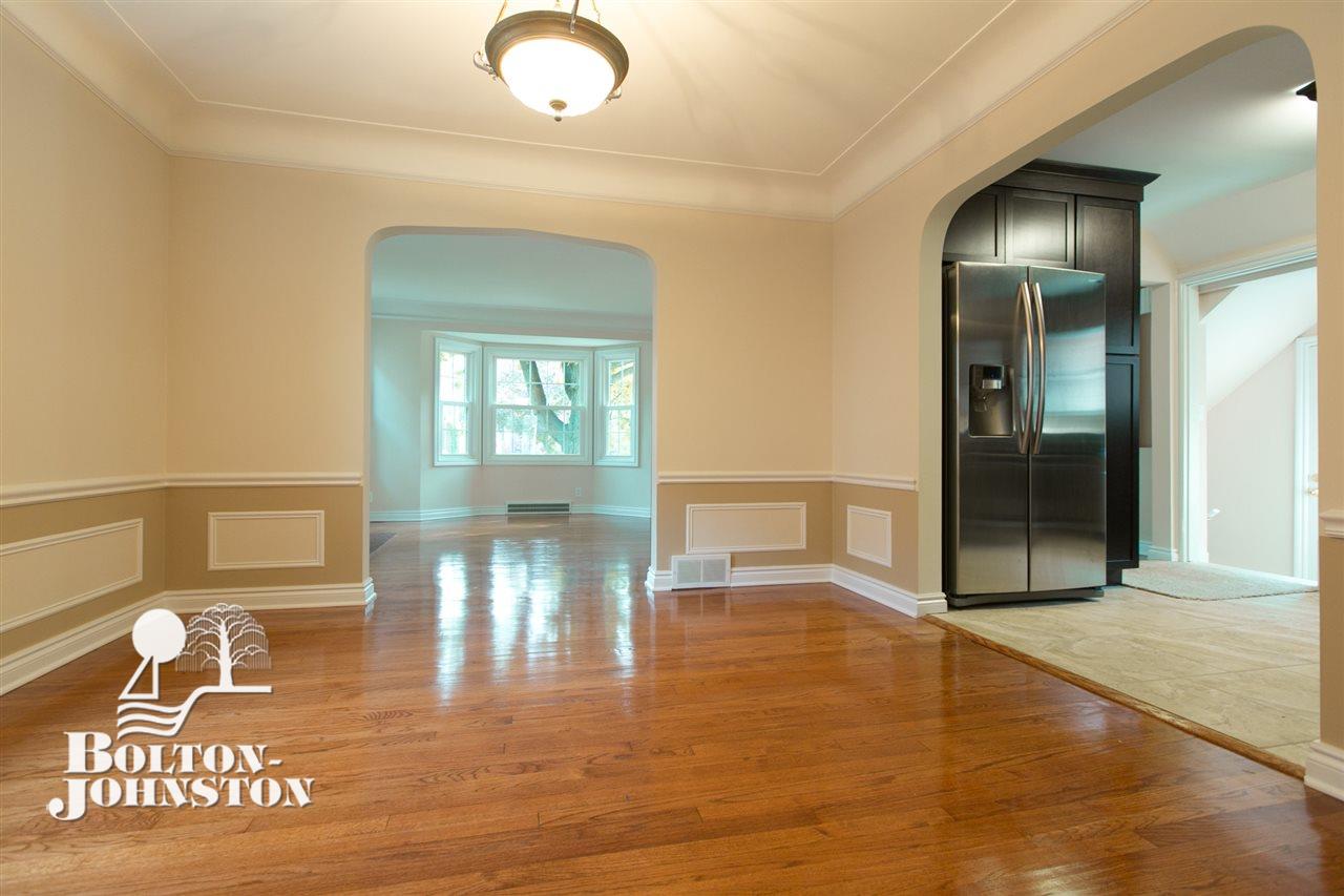 1386 Roslyn Road Grosse Pointe Woods, MI 48236 - Photo 9 of 23