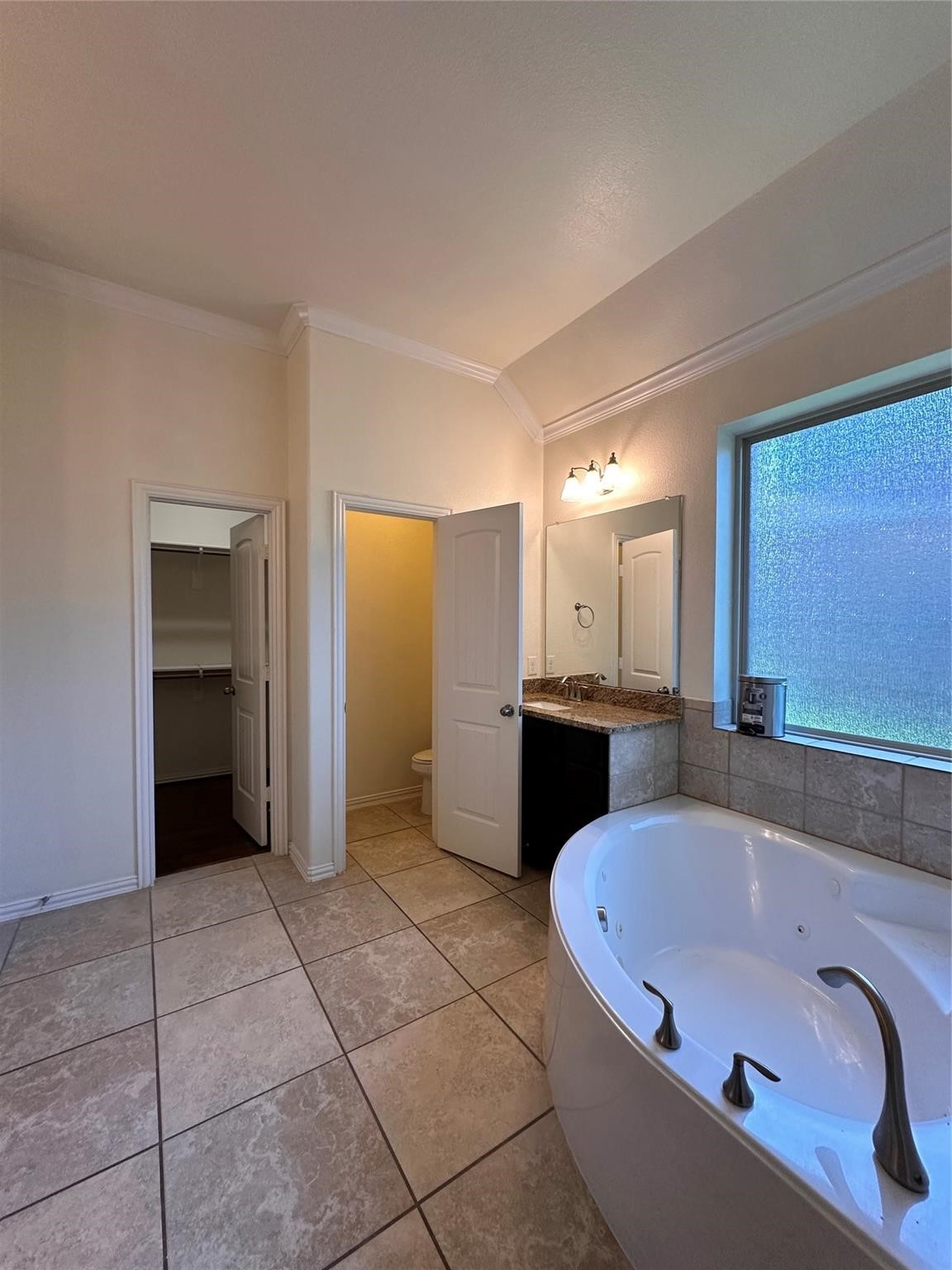 175 West New Harmony Trail Spring, TX 77389 - Photo 11 of 16 a bathroom with a tub sink and mirror