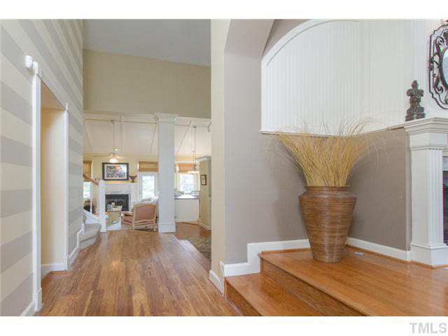 10009 Goodview Court Raleigh, NC 27613 - Photo 3 of 25 Foyer