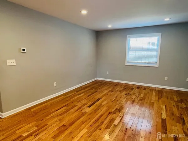 $2,000 | 36 Maple Avenue, Unit 1, Edison, NJ 08837