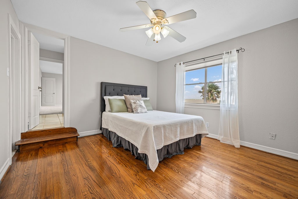 912 Waterview Street Portland, TX 78374 - Photo 29 of 40 Middle bedroom Number 4, upstairs