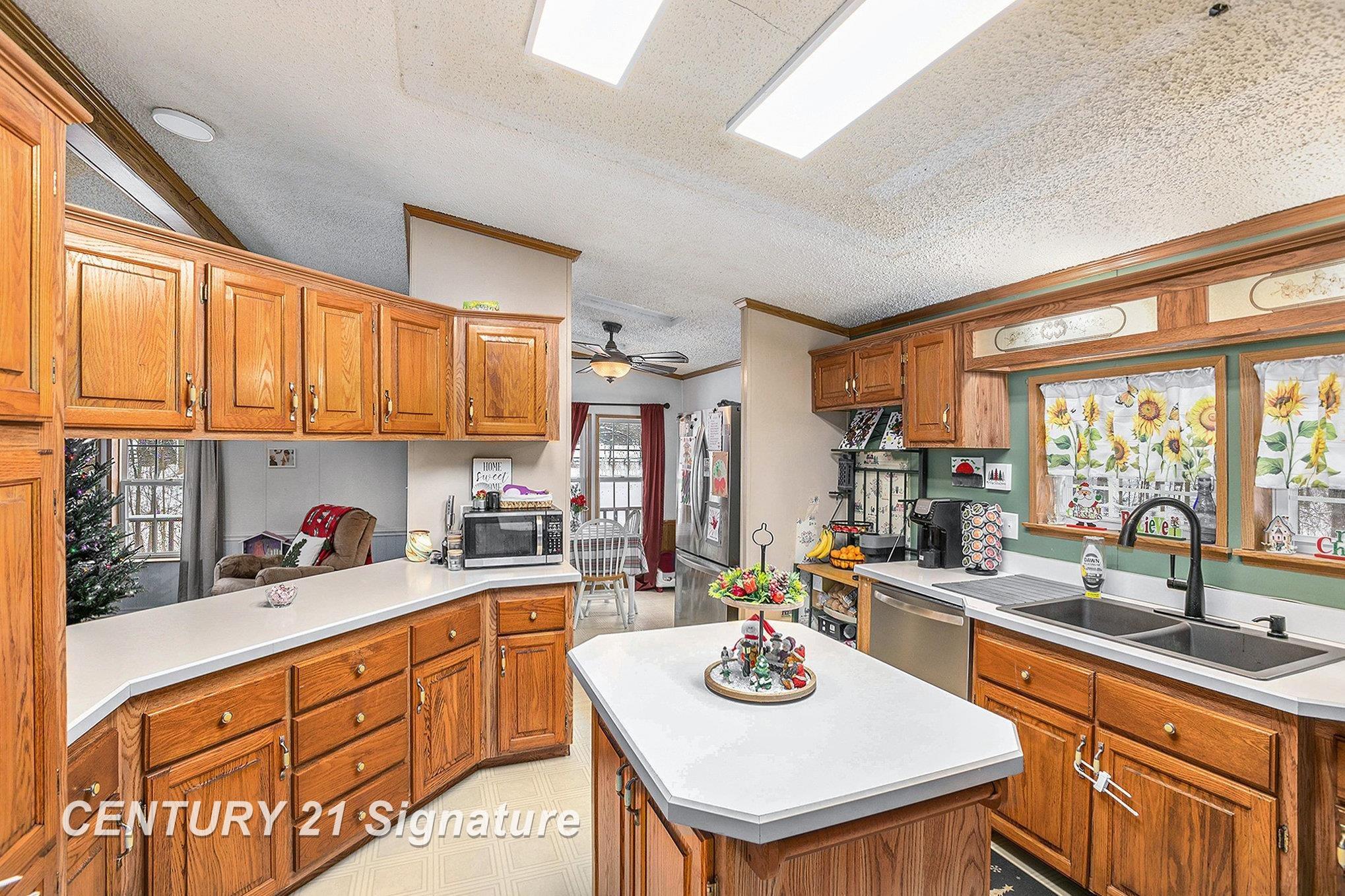 11401 Hibner Road Hartland, MI 48353 - Photo 9 of 34 50195919-85f81294-9a69-422f-a678-1e71bbcd6c1f.JPG