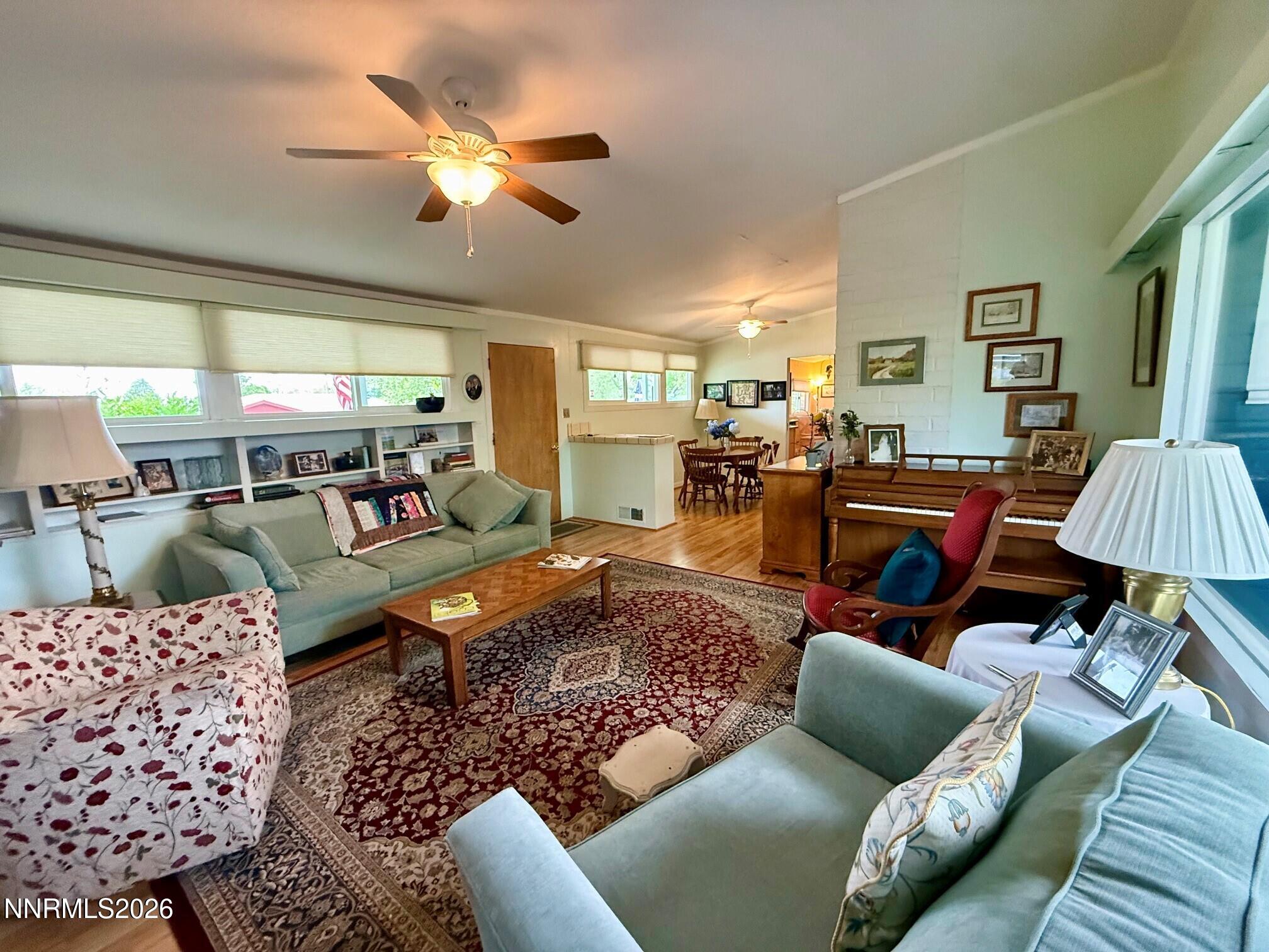 295 Circle Drive Reno, NV 89509 - Photo 4 of 28 3