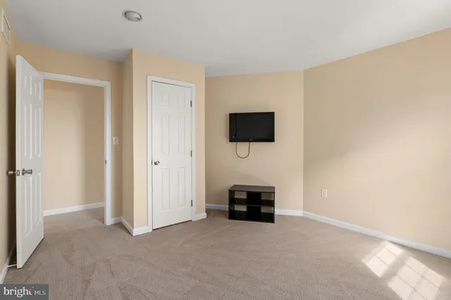 a view of livingroom with furniture