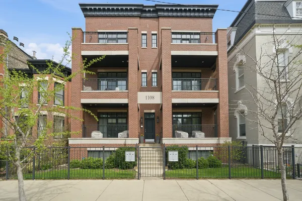 $995,000 | 1108 West Webster Avenue, Unit 3W, Chicago, IL 60614