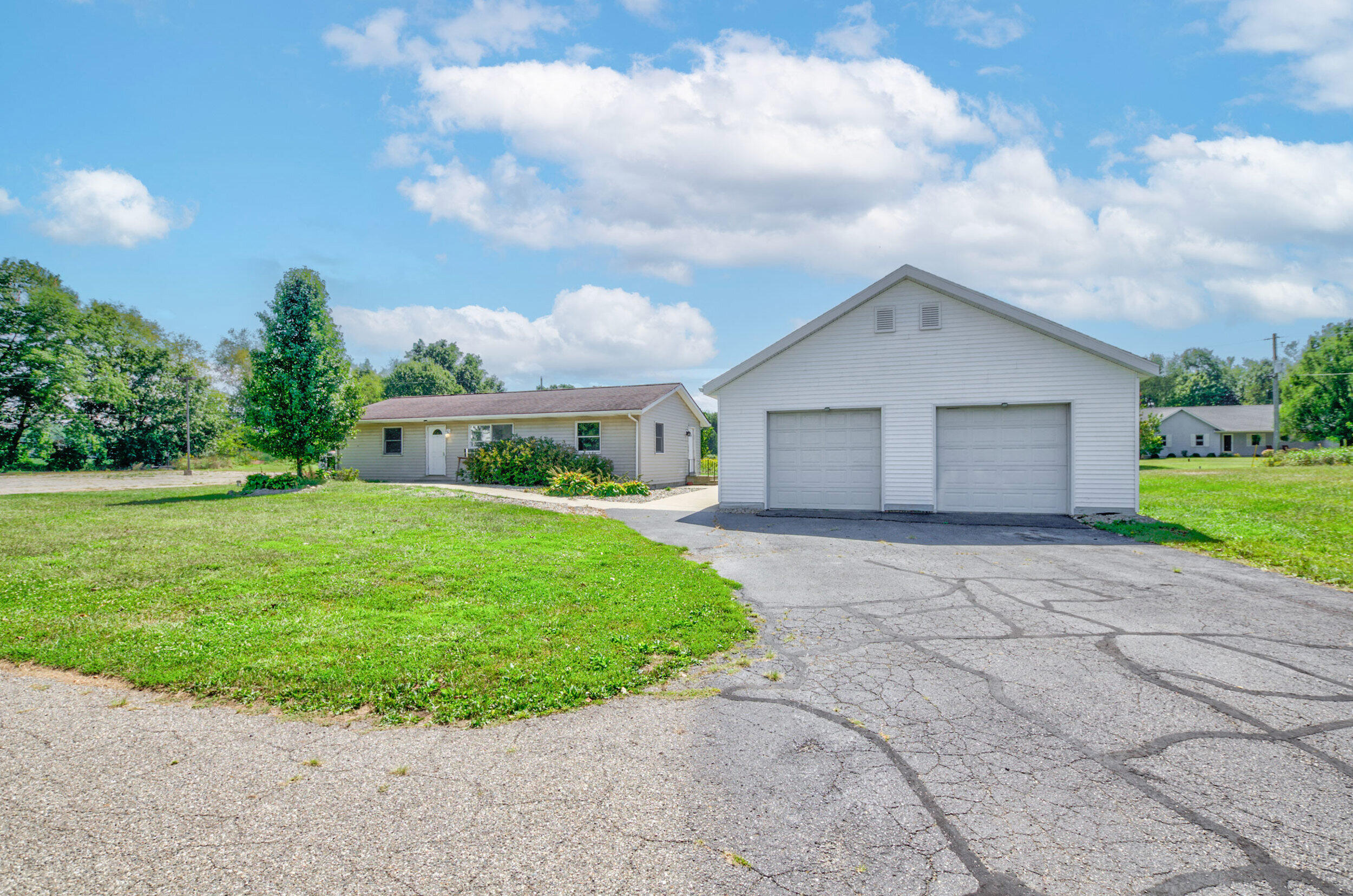 9009 McCain Road Parma, MI 49269 - Photo 3 of 24 3