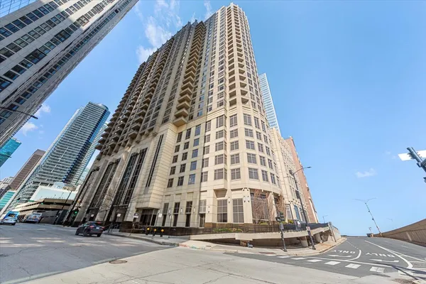 $3,100 | 530 North Lake Shore Drive, Unit 902, Chicago, IL 60611