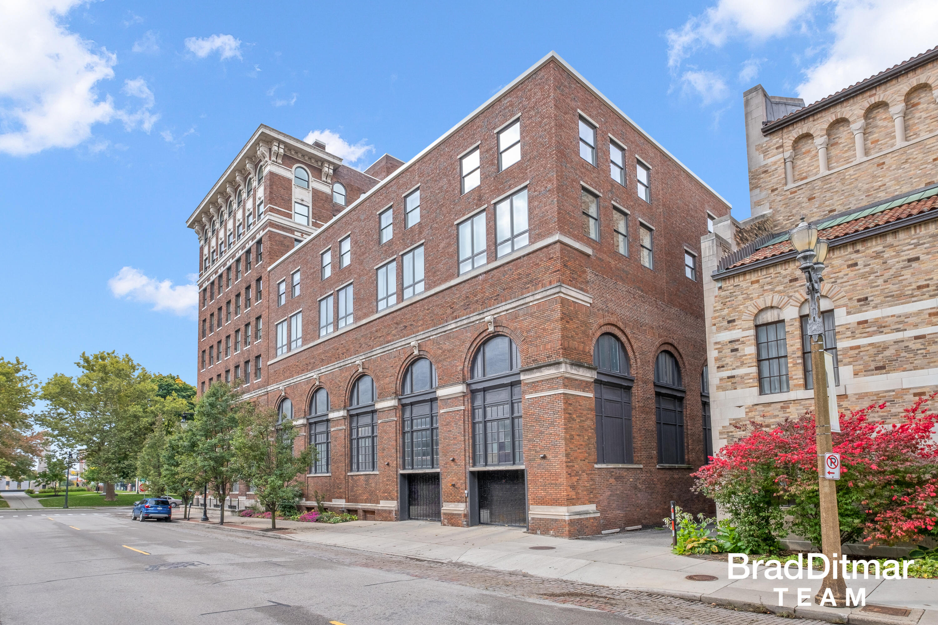 27 Library Street Northeast, Unit 604 Grand Rapids, MI 49503 - Photo 3 of 32 Photo-3