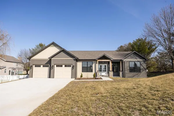 $525,000 | 804 Grand Prairie Drive, Waterloo, IL 62298