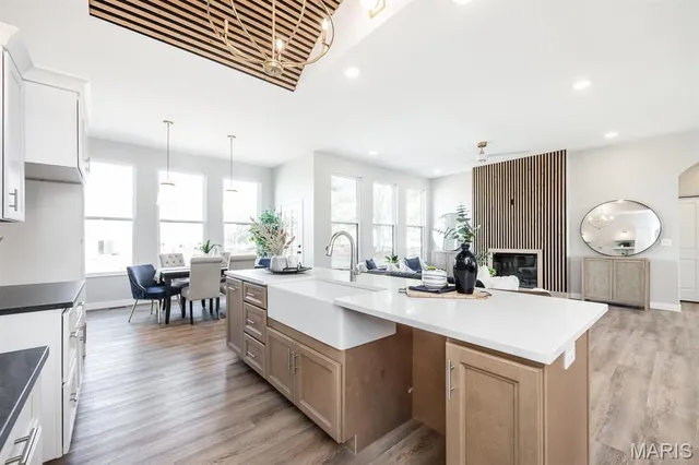 $525,000 | 804 Grand Prairie Drive, Waterloo, IL 62298