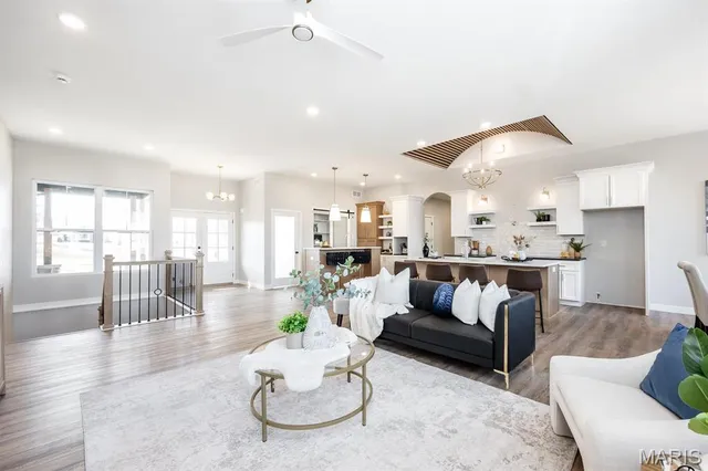 $525,000 | 804 Grand Prairie Drive, Waterloo, IL 62298