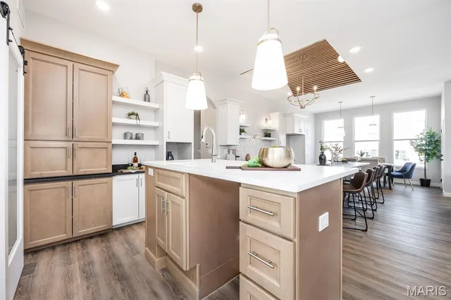 $525,000 | 804 Grand Prairie Drive, Waterloo, IL 62298