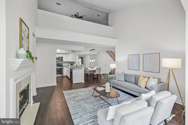 $369,000 | 17045 Islip Loop, Unit 303, Dumfries, VA 22026