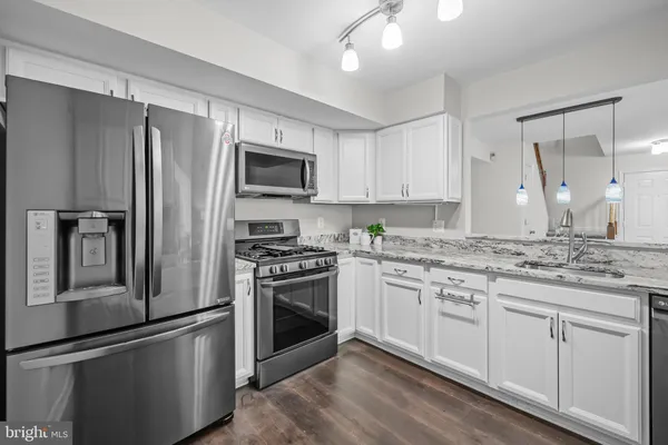 $369,000 | 17045 Islip Loop, Unit 303, Dumfries, VA 22026