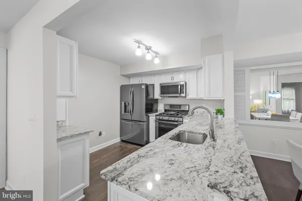 $369,000 | 17045 Islip Loop, Unit 303, Dumfries, VA 22026