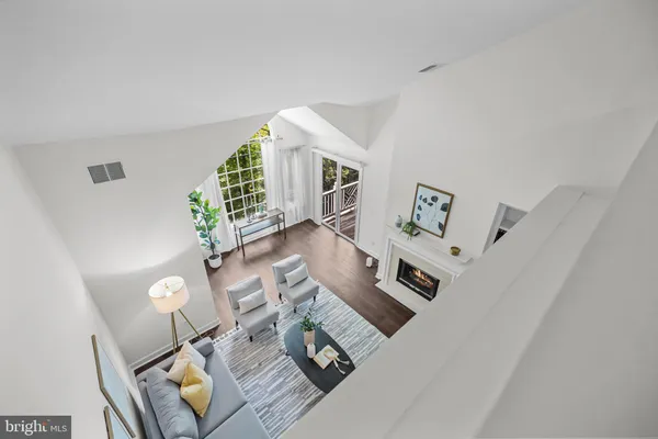 $369,000 | 17045 Islip Loop, Unit 303, Dumfries, VA 22026
