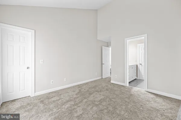 $369,000 | 17045 Islip Loop, Unit 303, Dumfries, VA 22026