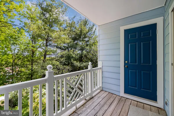 $369,000 | 17045 Islip Loop, Unit 303, Dumfries, VA 22026
