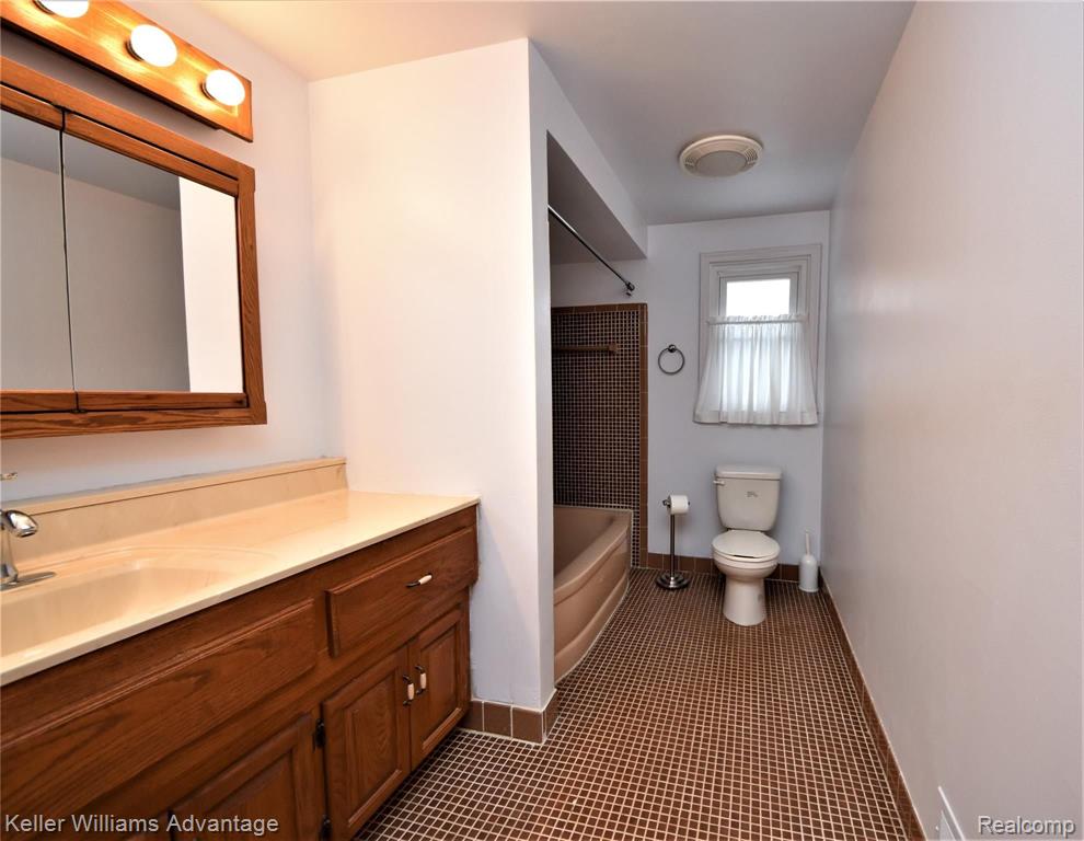 26137 Middlebelt Road Farmington Hills, MI 48334 - Photo 10 of 21