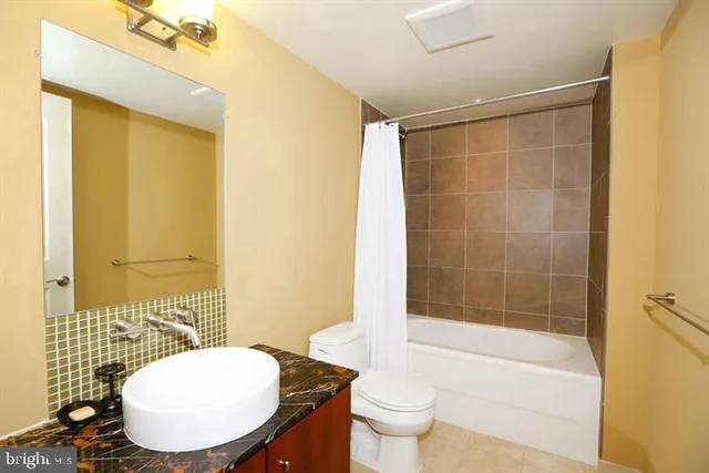 $3,150 | 1025 First Street Southeast, Unit 1012, Washington, DC 20003