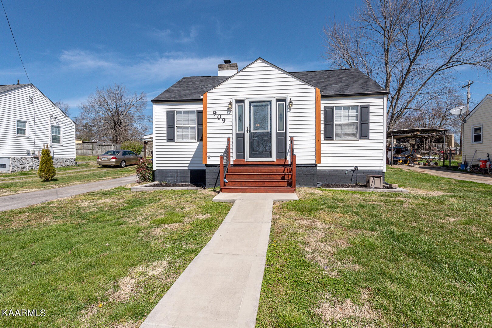 909 Burroughs Road Alcoa, TN 37701 - Photo 3 of 43 Gallery Image 3