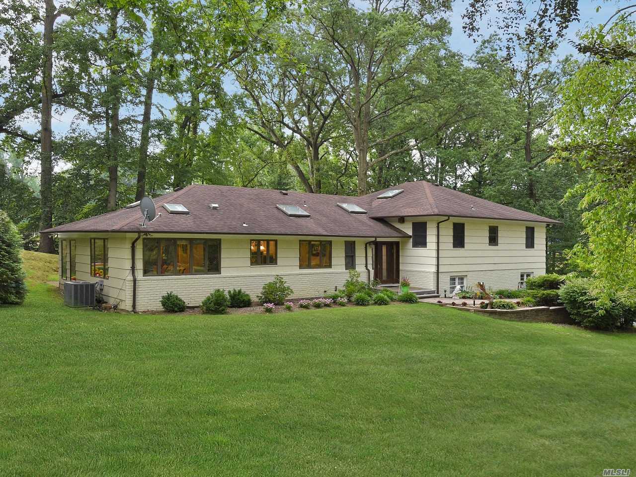 21 Grassfield Road Great Neck, NY 11024 - Photo 1 of 1 Gallery Image 1