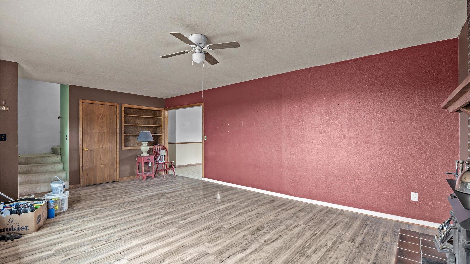 8460 Bobs Road Austin, CO 81410 - Photo 4 of 32 a view of a livingroom with hardwood floor