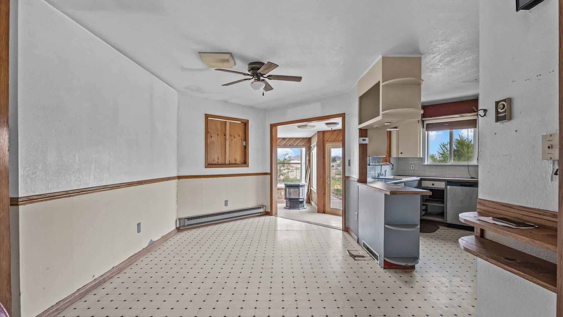 8460 Bobs Road Austin, CO 81410 - Photo 5 of 32 a room with furniture