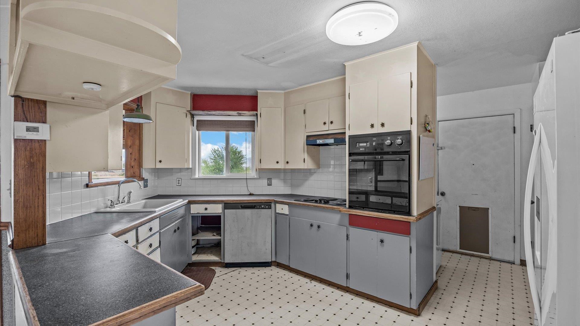8460 Bobs Road Austin, CO 81410 - Photo 7 of 32 a kitchen with stainless steel appliances granite countertop a sink stove and refrigerator