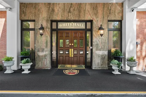$525,000 | 710 South Hanley Road, Unit 10B, Clayton, MO 63105