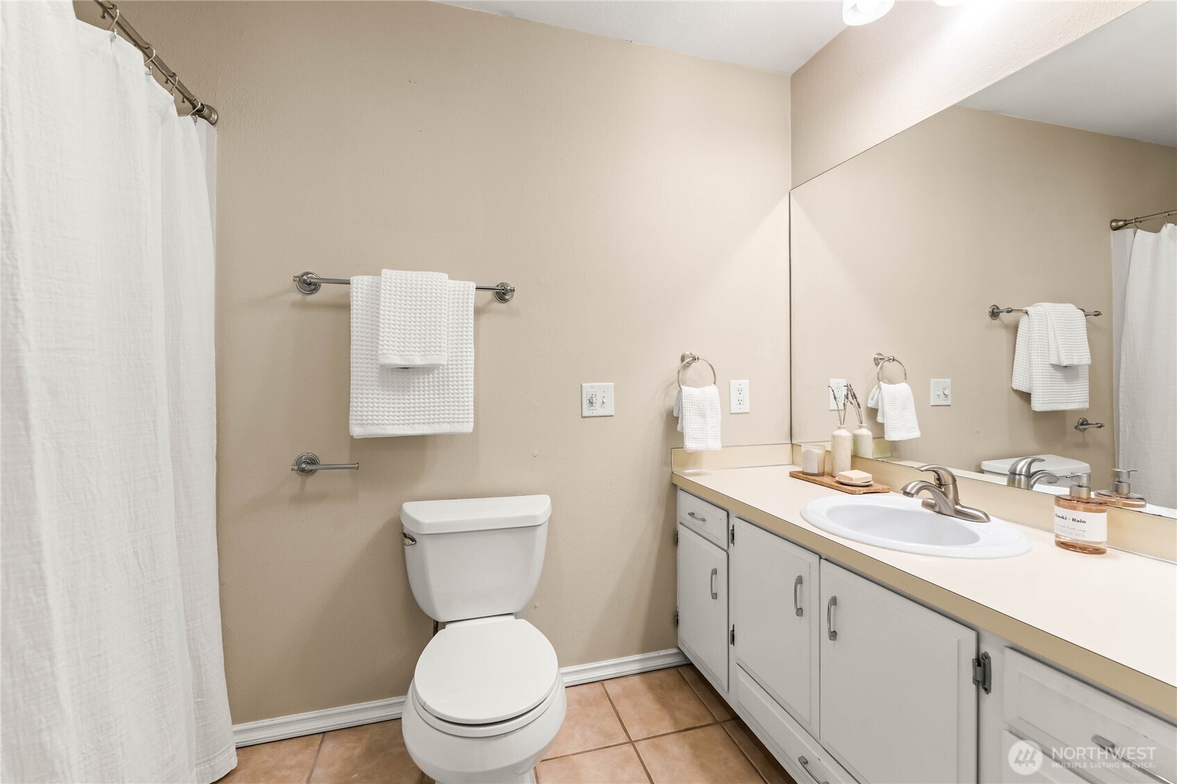 555 Prospect Street, Unit 1 Seattle, WA 98109 - Photo 17 of 24 Gallery Image 17