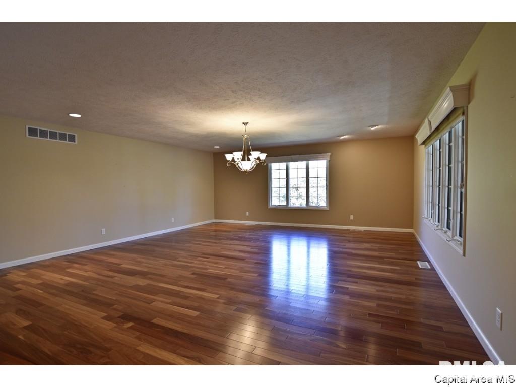 2516 Chicory Drive Springfield, IL 62711 - Photo 9 of 36 Gallery Image 9
