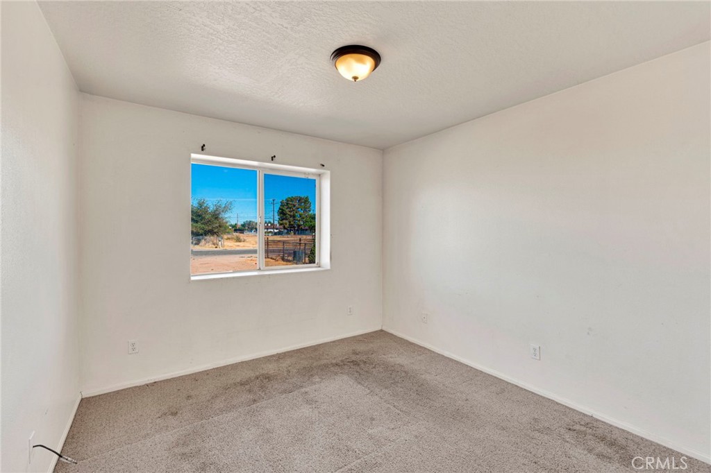13475 Yakima Road Apple Valley, CA 92308 - Photo 15 of 24