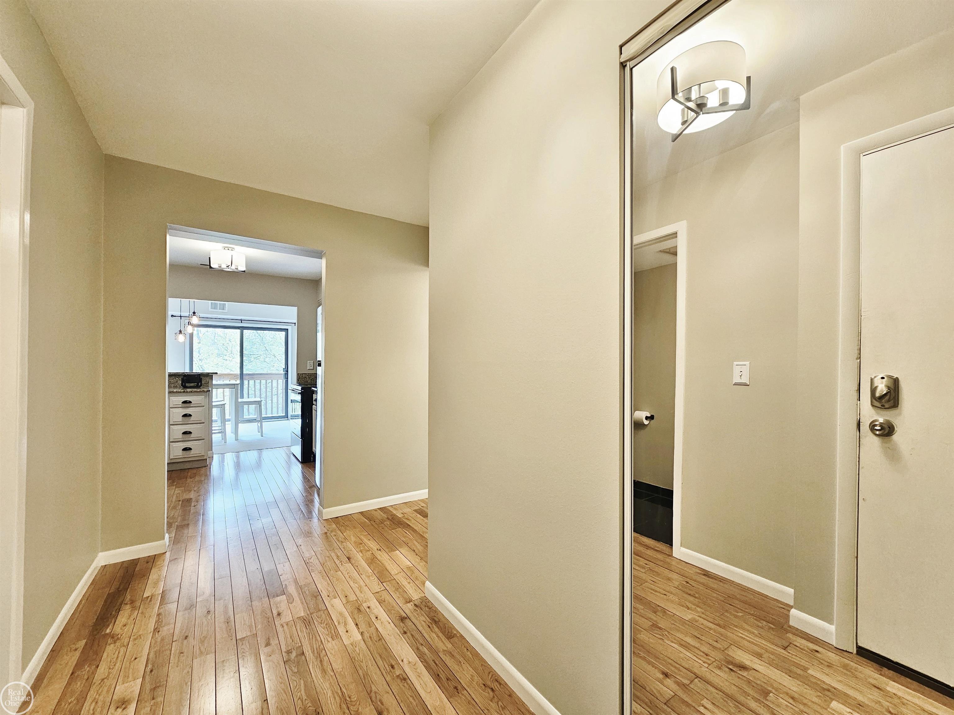 1693 Riverside Drive, Unit 6 Rochester, MI 48309 - Photo 6 of 30 50174785-cf205f4b-8fc0-4d01-a4ce-e242ba660b27.JPG