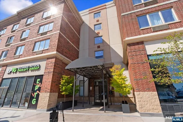 $445,000 | 1104 City Place, Edgewater, NJ 07020