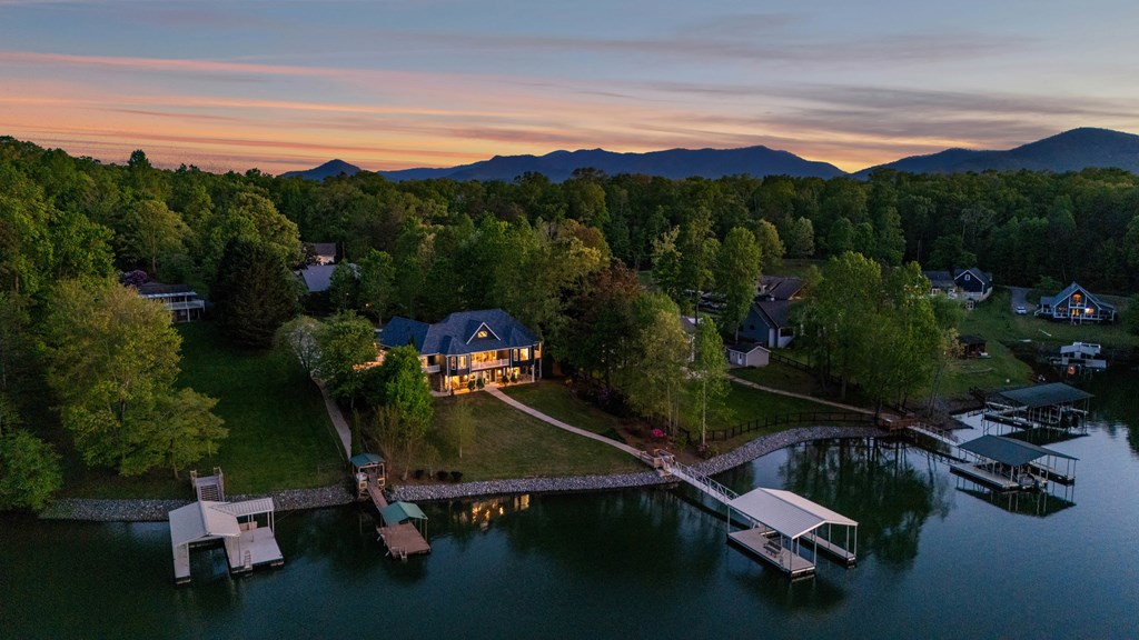 703 Cherokee Hill Road Hiawassee, GA 30546 - Photo 23 of 23 a view of a balcony with chairs and a table