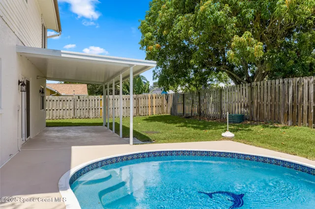 a view of a house with a backyard