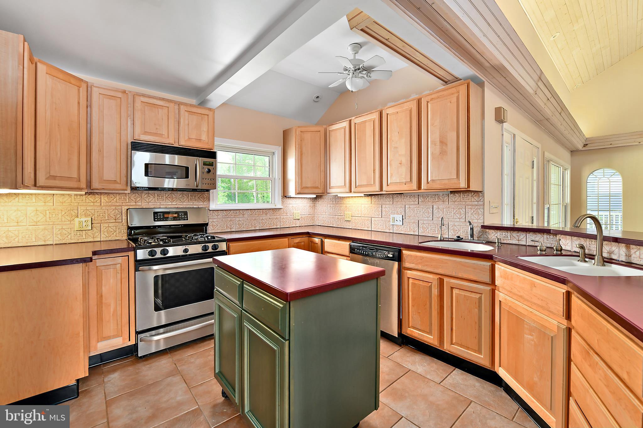 9502 Croppers Island Road Newark, MD 21841 - Photo 27 of 46 EQUIPPED KITCHEN: CENTER ISLAND
