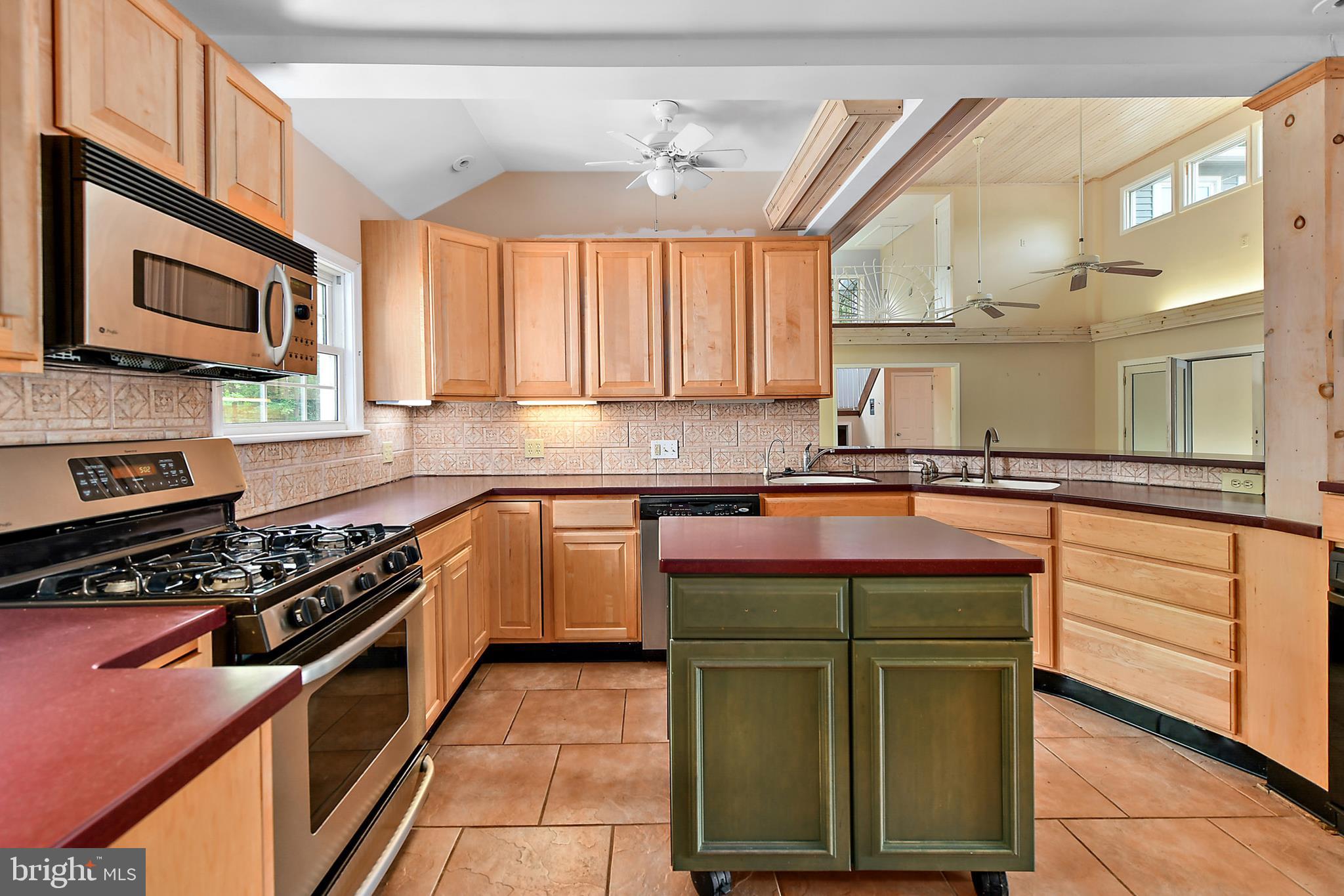 9502 Croppers Island Road Newark, MD 21841 - Photo 28 of 46 KITCHEN: GAS COOKING